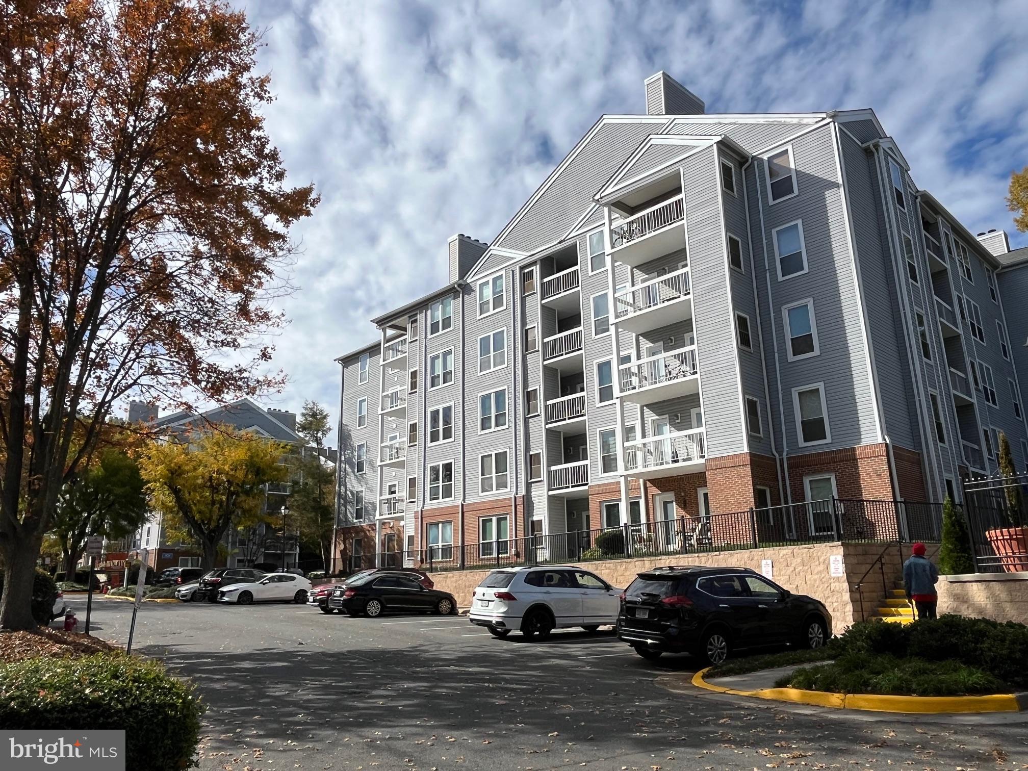 FOUR WINDS AT OAKTON - Residential Lease