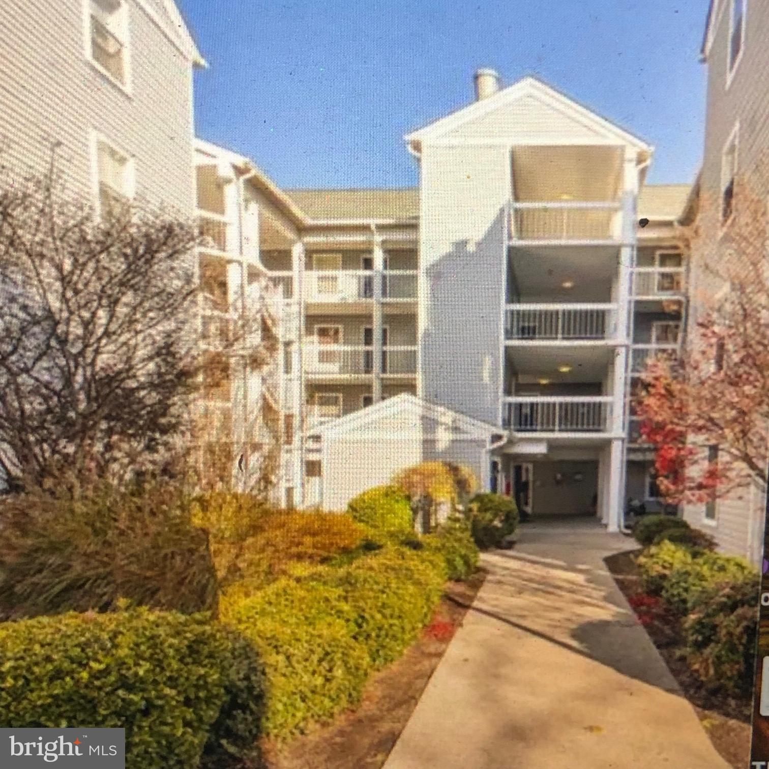 FOUR WINDS AT OAKTON - Residential Lease