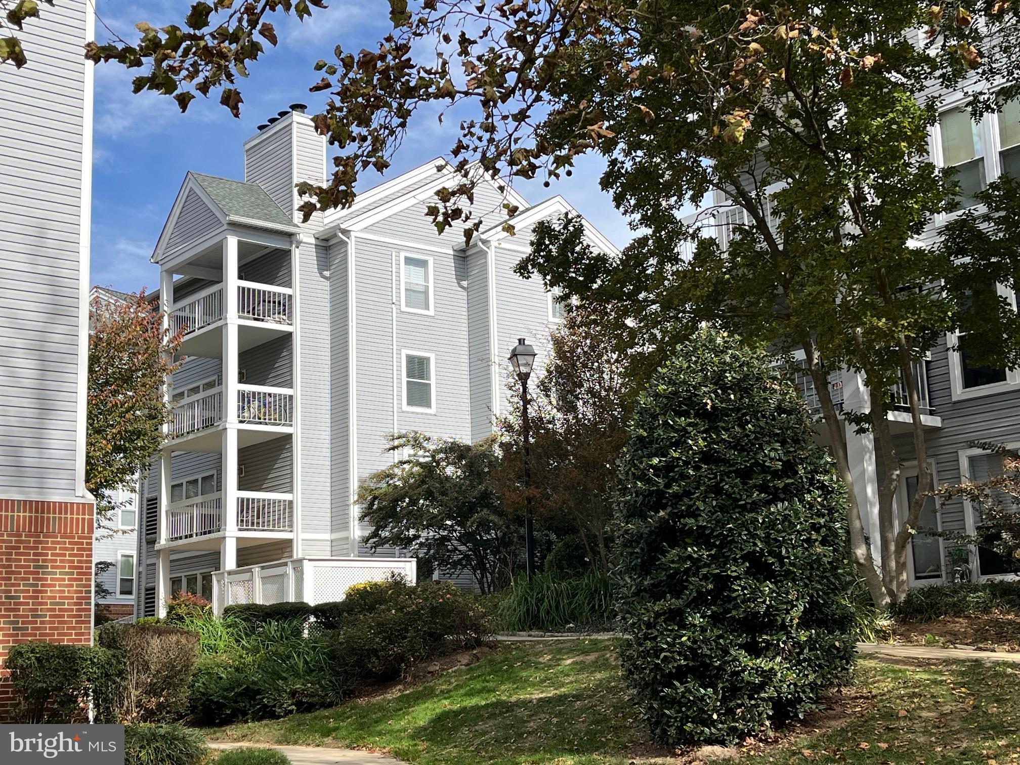 FOUR WINDS AT OAKTON - Residential Lease