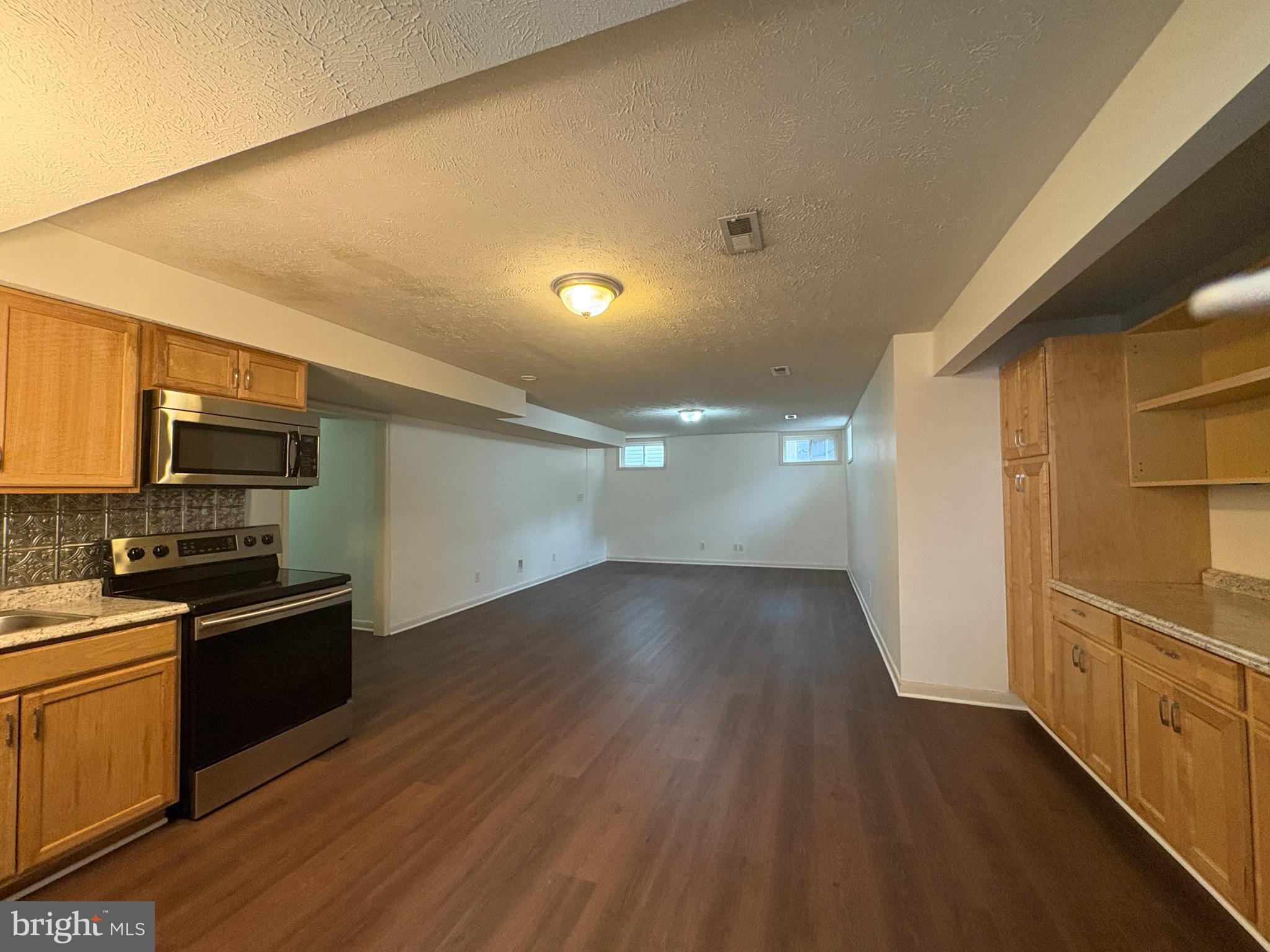 PELHAM'S CROSSING - Residential Lease