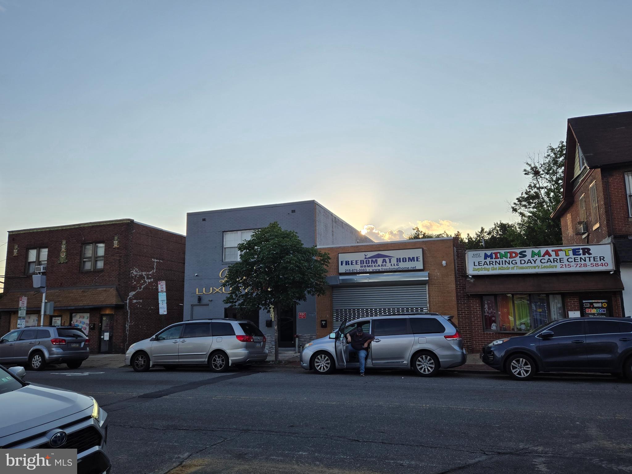 LAWNDALE - Commercial Sale