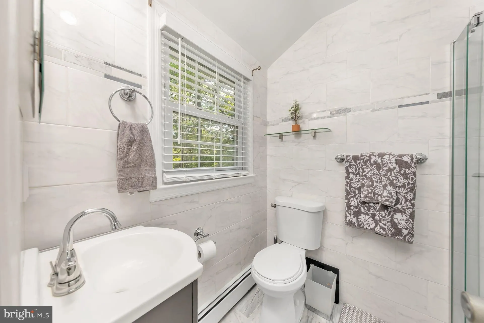 Wenonah, New Jersey 08090, United States, 4 Bedrooms Bedrooms, ,3 BathroomsBathrooms,Residential,Active,203919