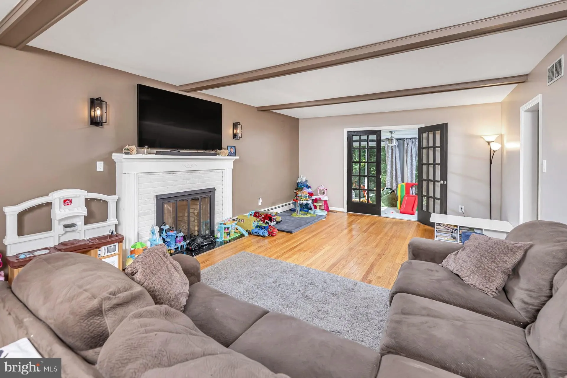 Wenonah, New Jersey 08090, United States, 4 Bedrooms Bedrooms, ,3 BathroomsBathrooms,Residential,Active,203919