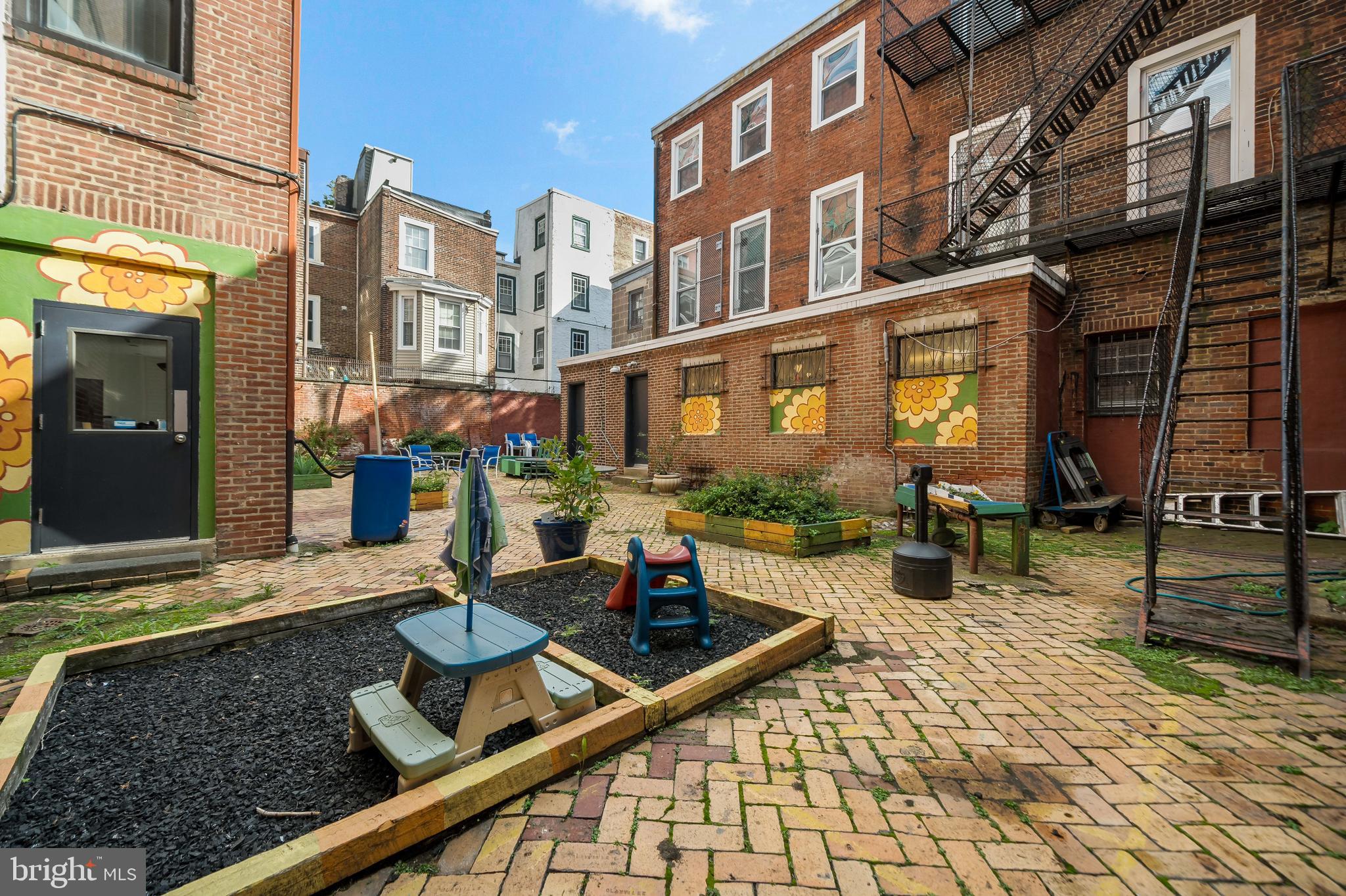 RITTENHOUSE SQUARE - Commercial Sale