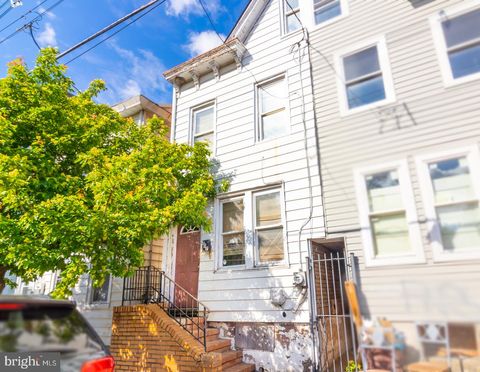 Townhouse For Sale - 807 Beatty Street<br/> TRENTON, NJ 08611