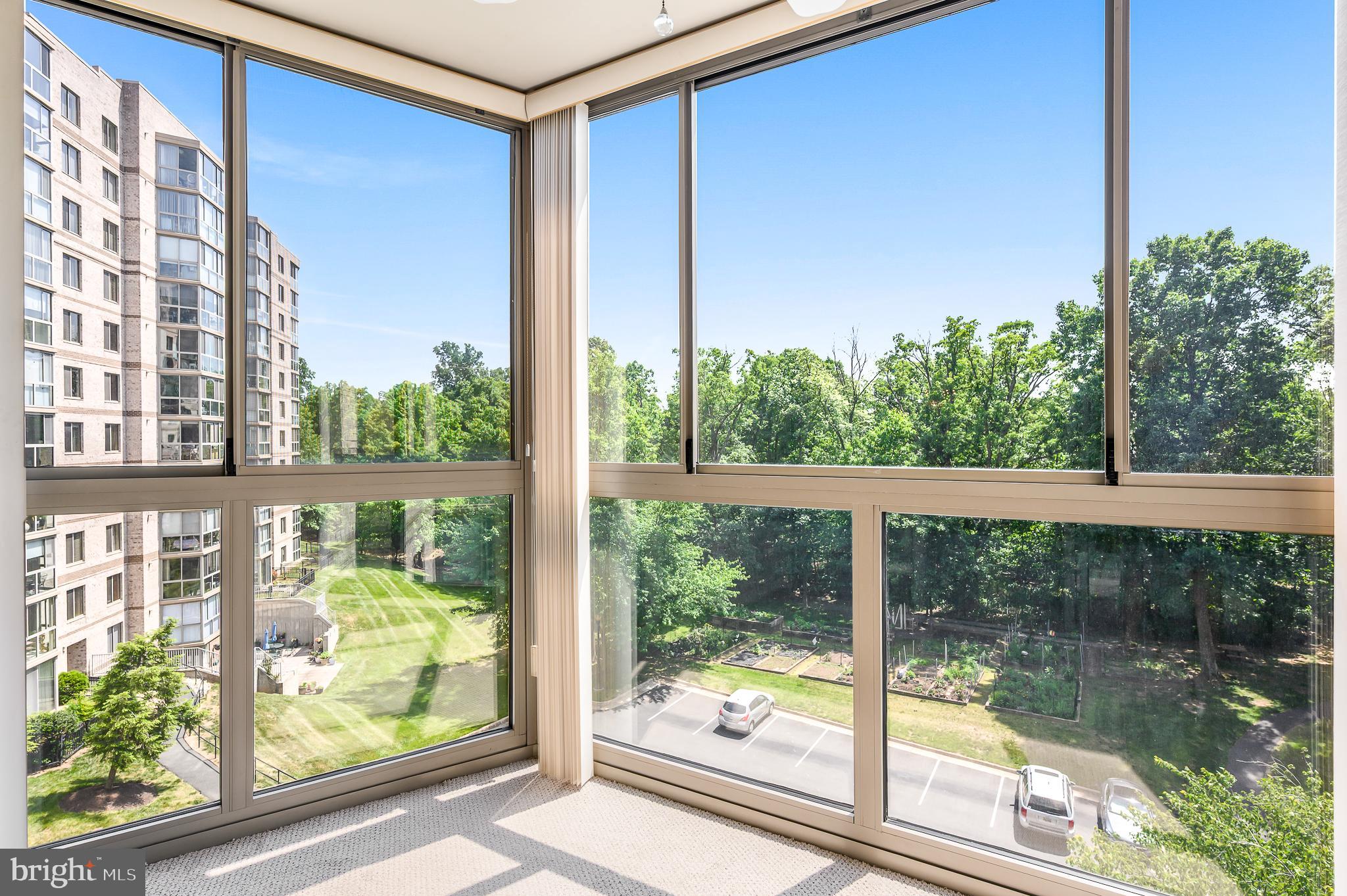 LANSDOWNE WOODS - Residential