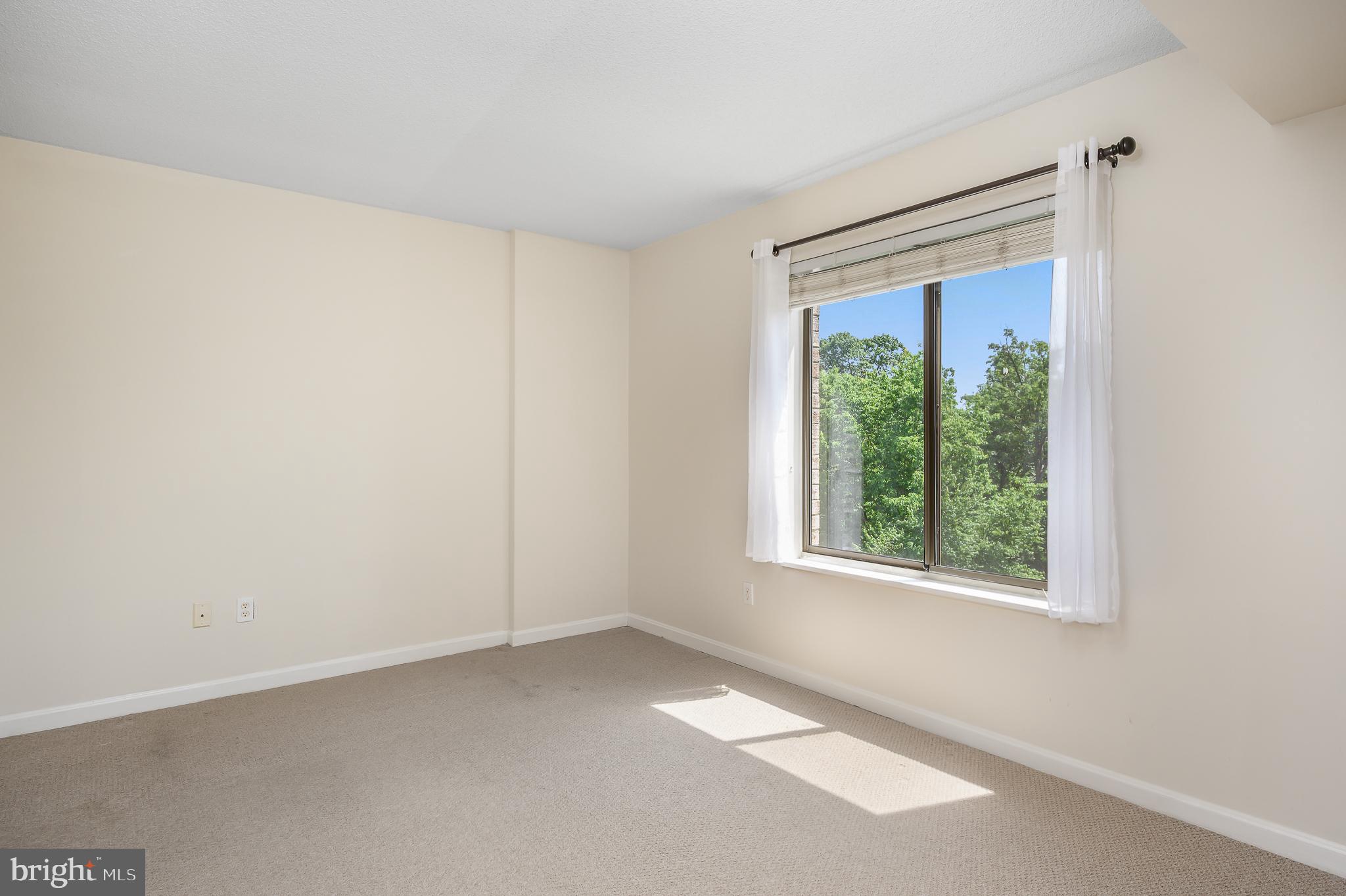 LANSDOWNE WOODS - Residential
