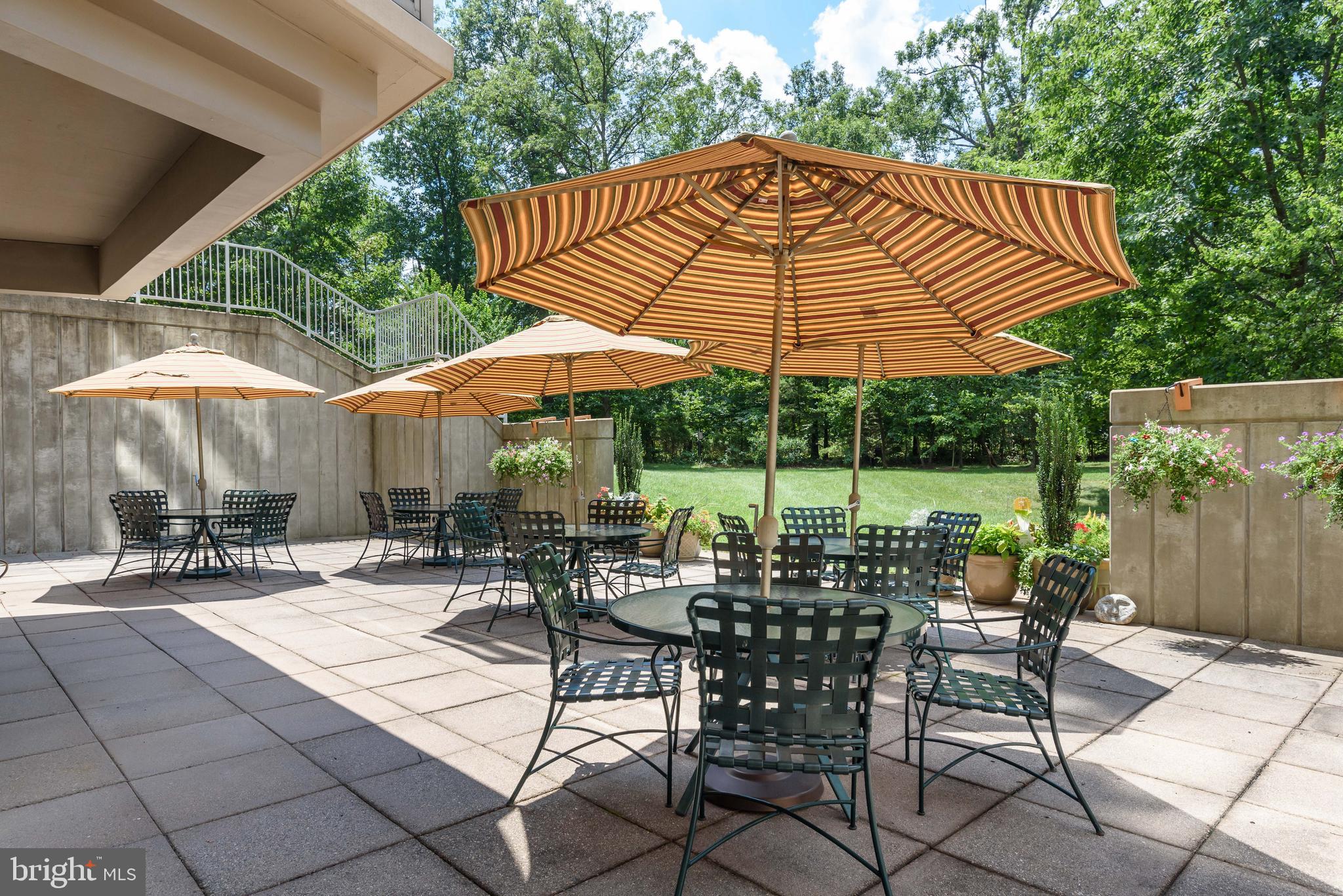 LANSDOWNE WOODS - Residential