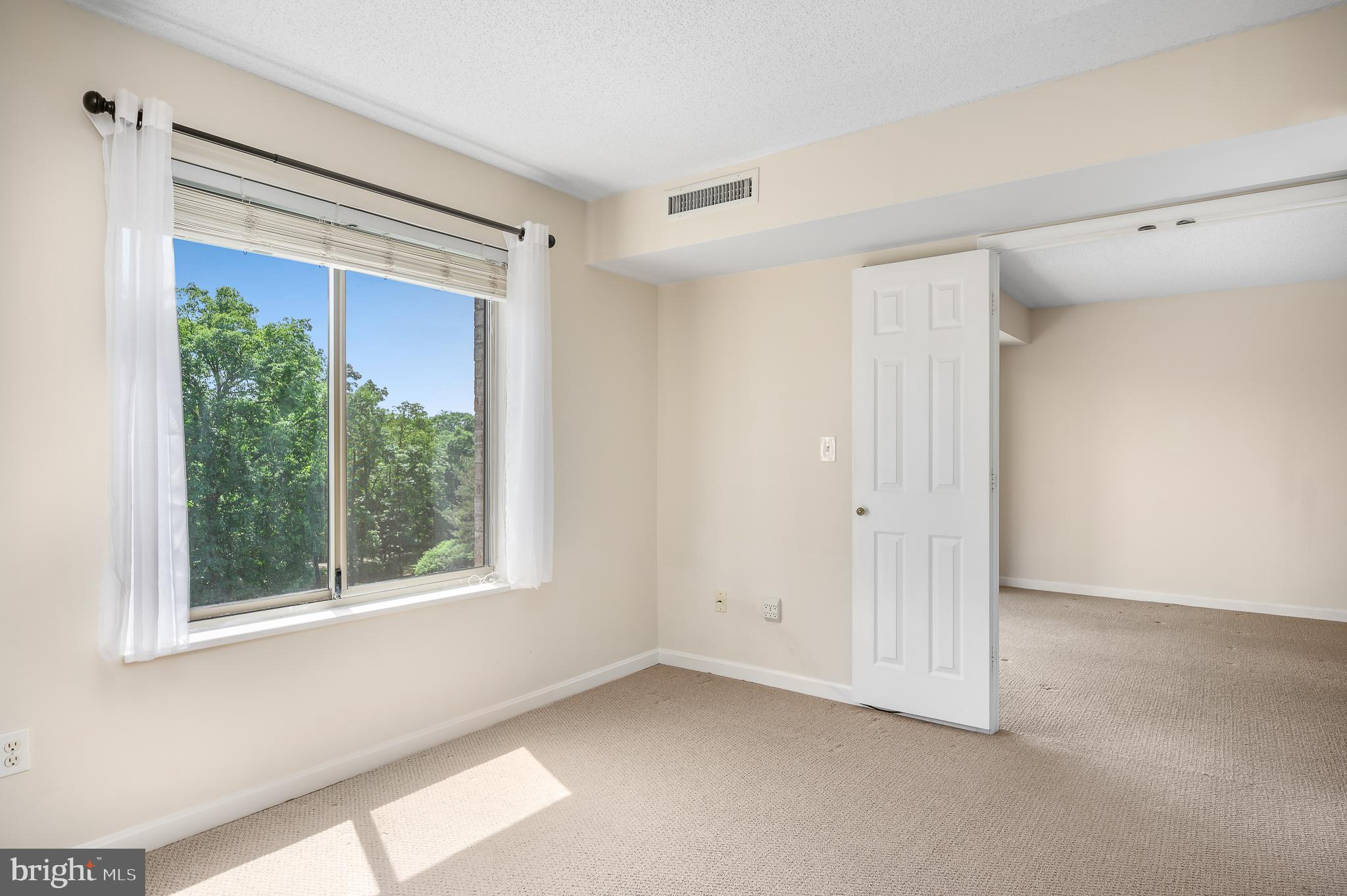 LANSDOWNE WOODS - Residential