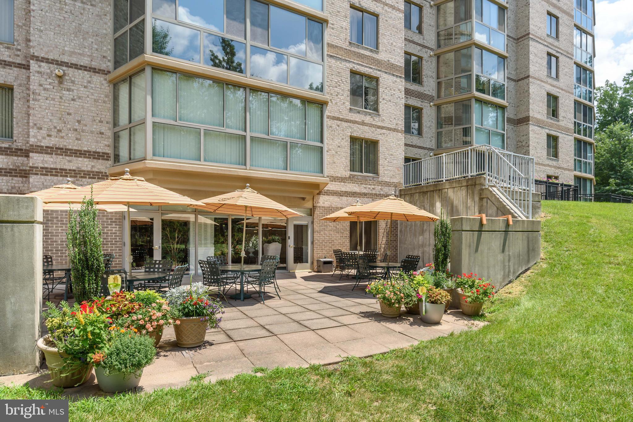 LANSDOWNE WOODS - Residential