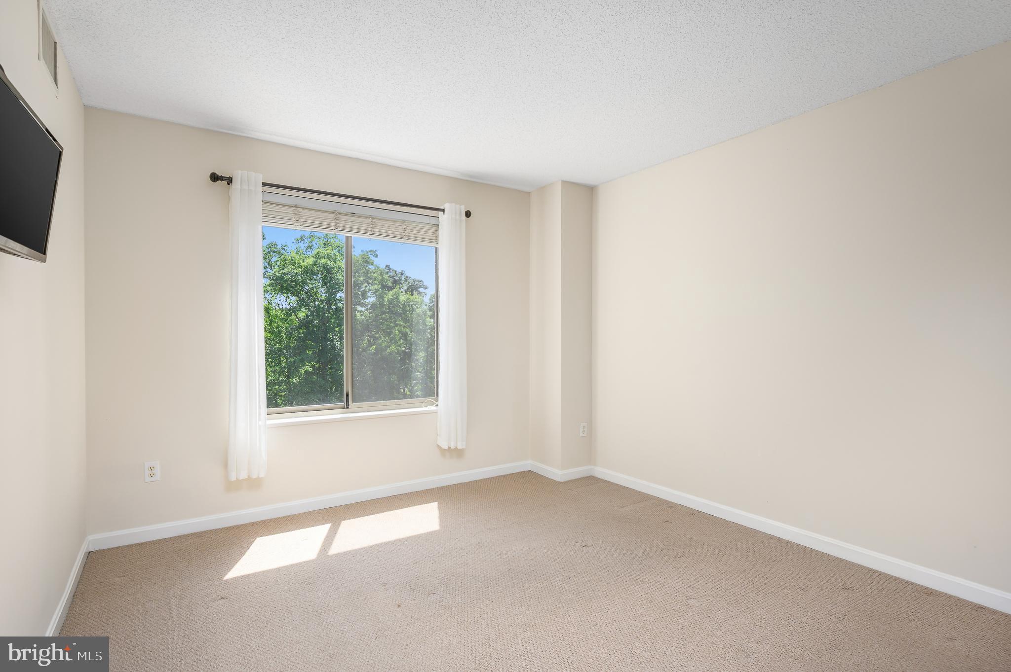 LANSDOWNE WOODS - Residential