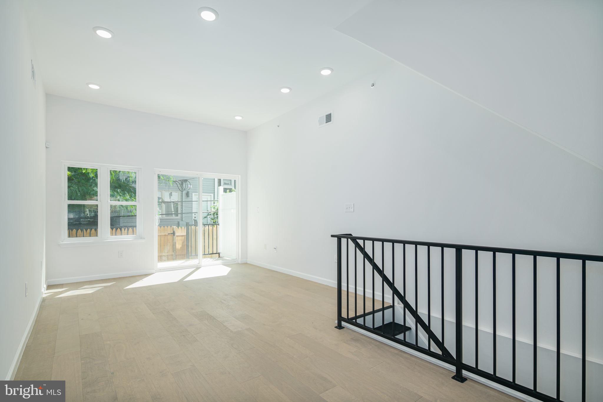 GRAYS FERRY - Residential Income