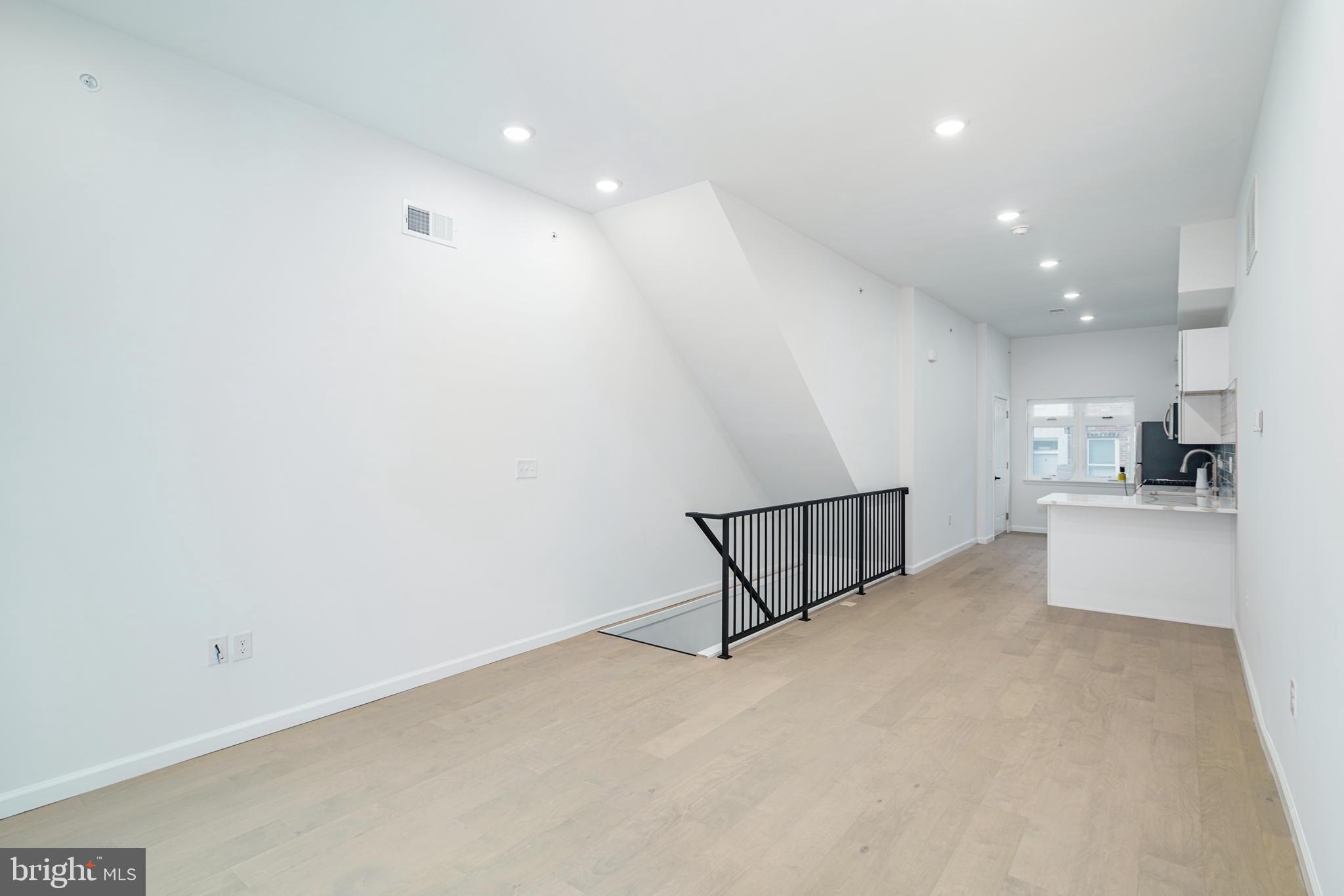 GRAYS FERRY - Residential Income