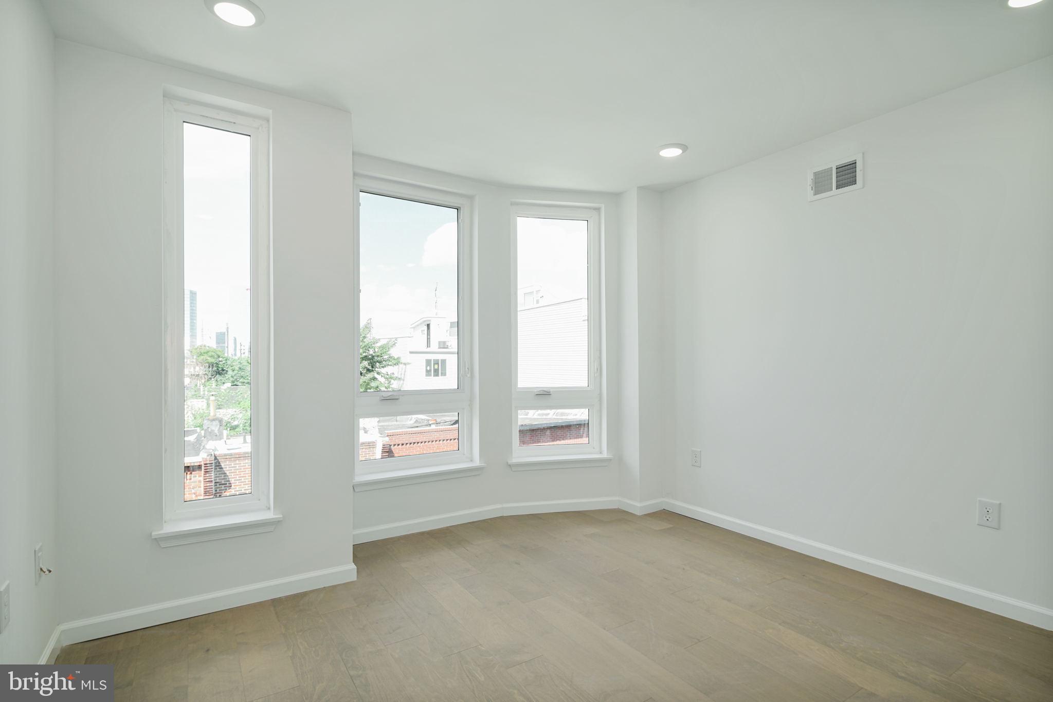 GRAYS FERRY - Residential Income