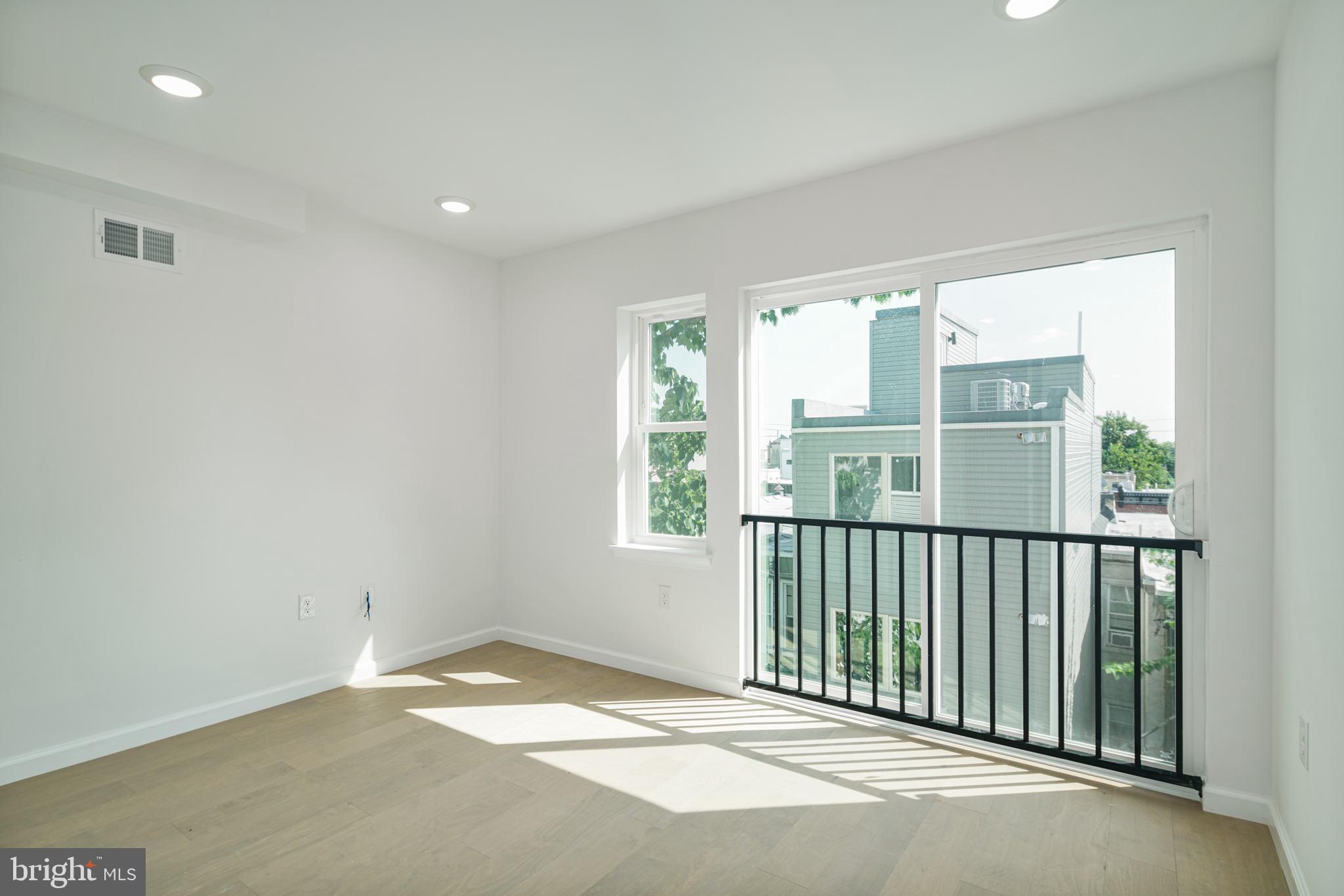 GRAYS FERRY - Residential Income