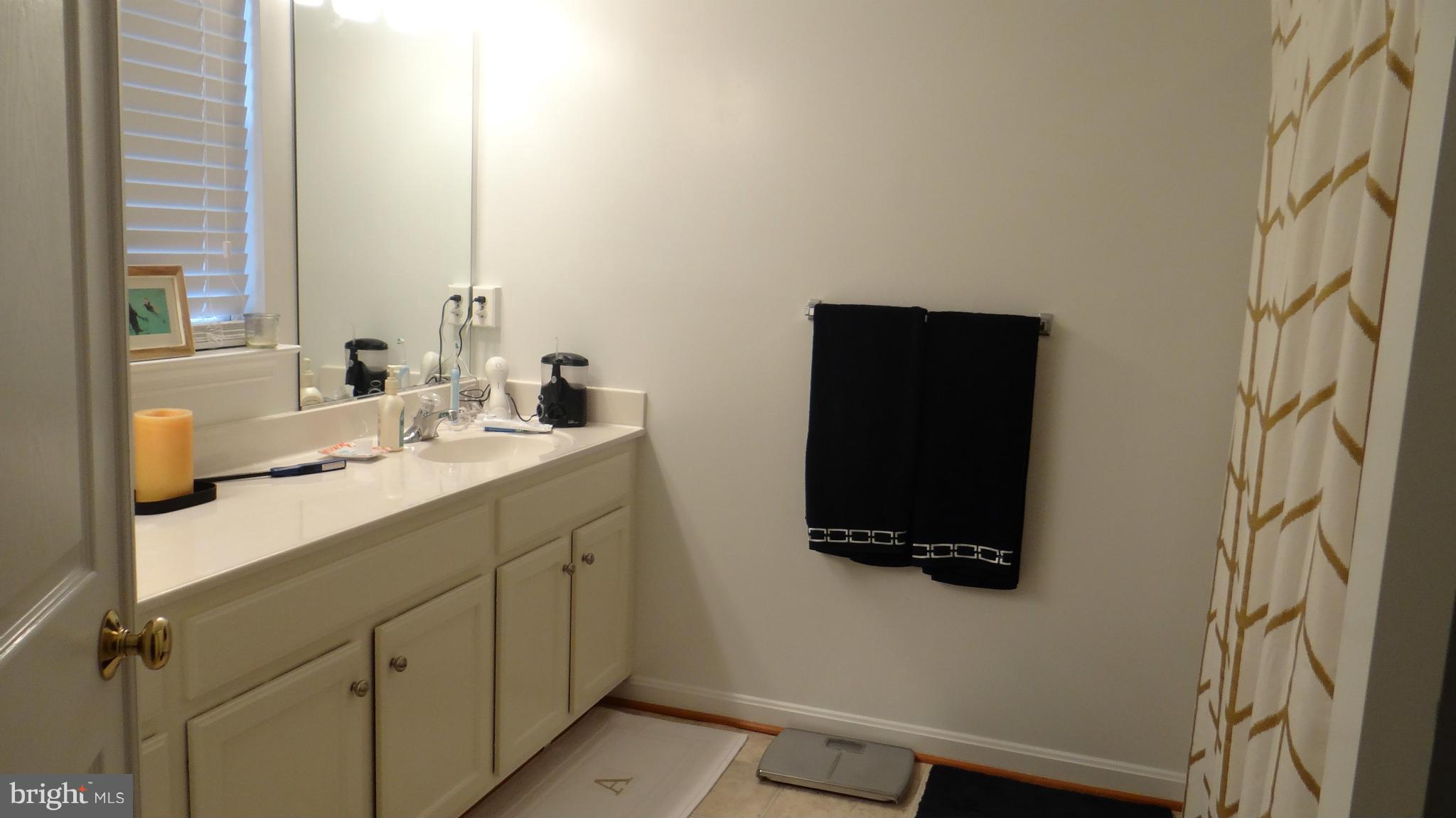 AZALEA WOODS - Residential Lease