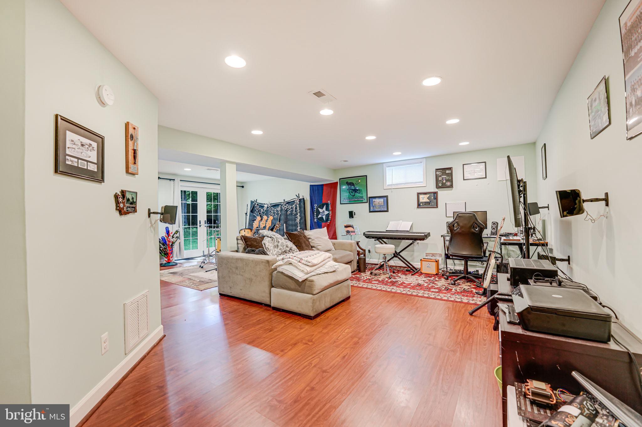 LONGWOOD KNOLLS - Residential Lease