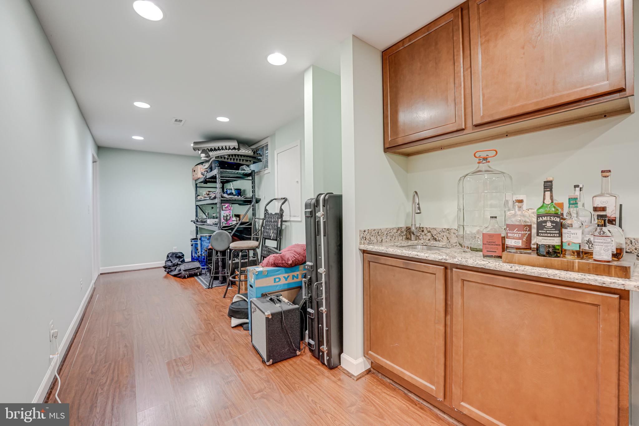 LONGWOOD KNOLLS - Residential Lease