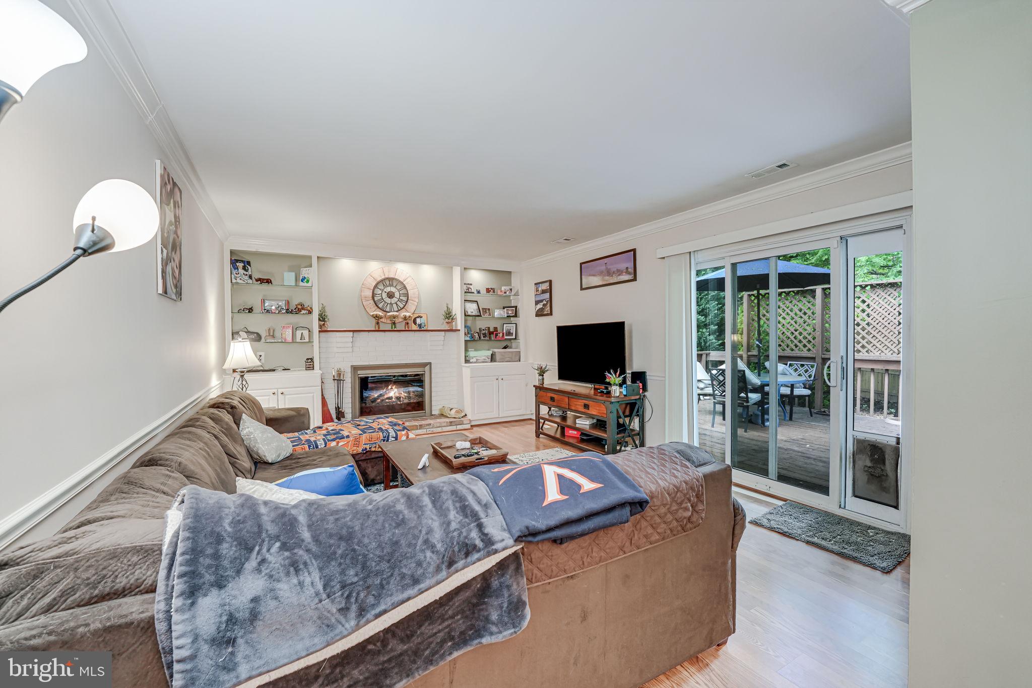 LONGWOOD KNOLLS - Residential Lease