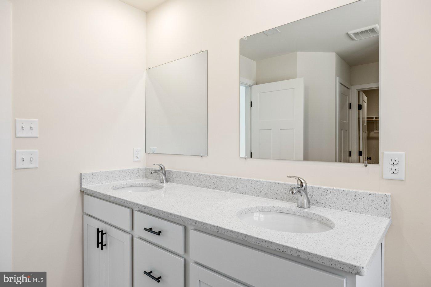 PRESIDENTIAL LAKES - Residential