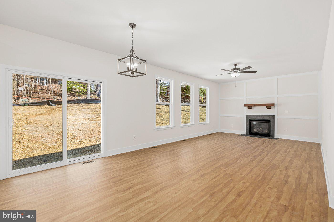 PRESIDENTIAL LAKES - Residential