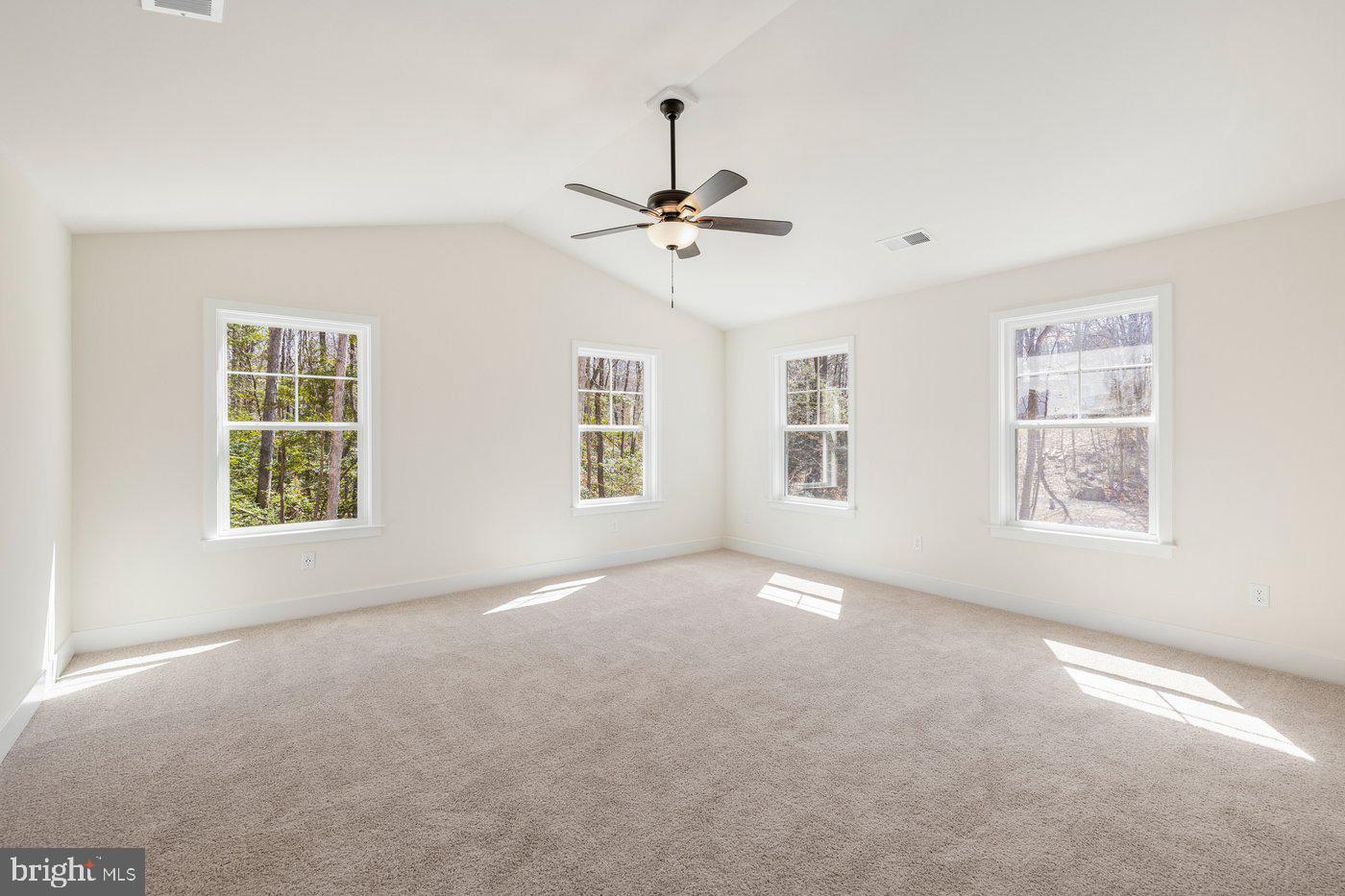 PRESIDENTIAL LAKES - Residential