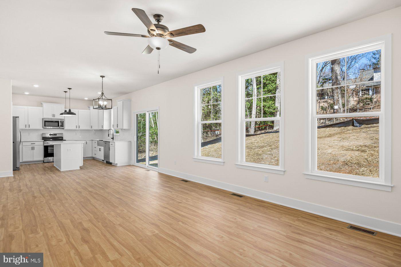 PRESIDENTIAL LAKES - Residential