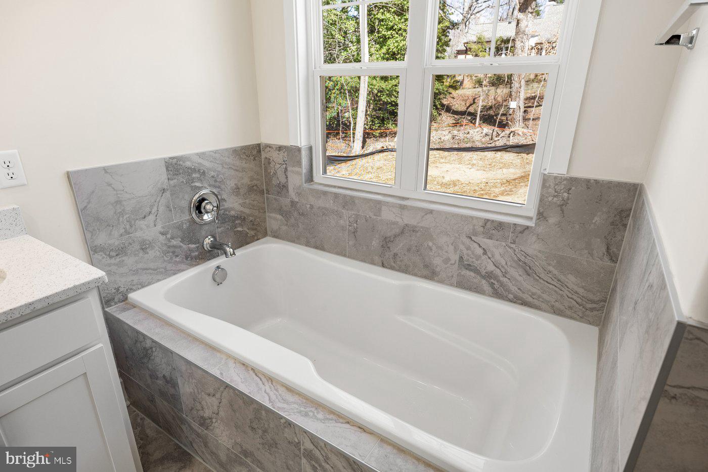 PRESIDENTIAL LAKES - Residential