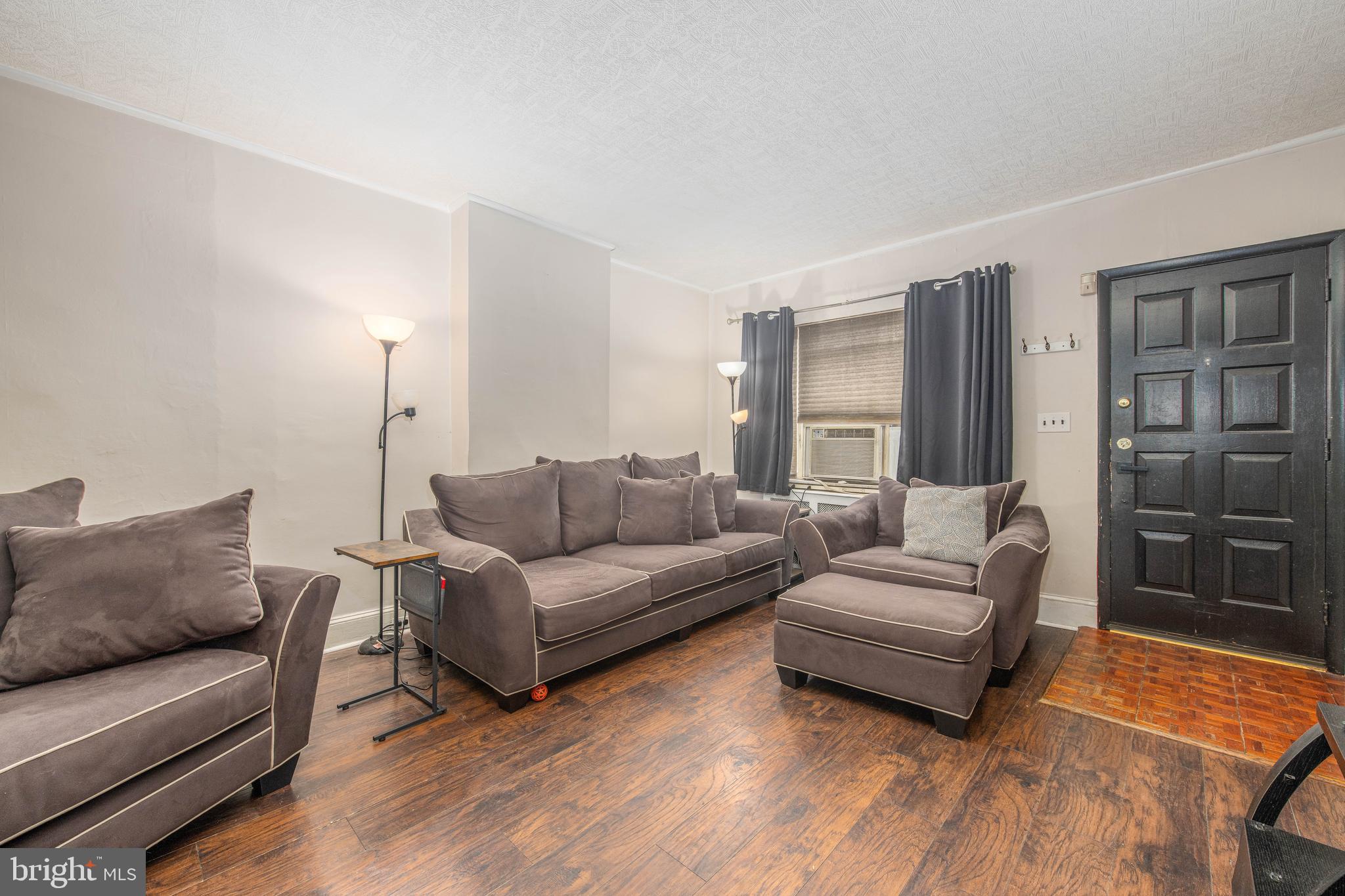 GIRARD ESTATES - Residential