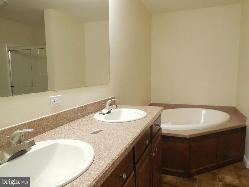 TWIN LAKES EAST - Residential