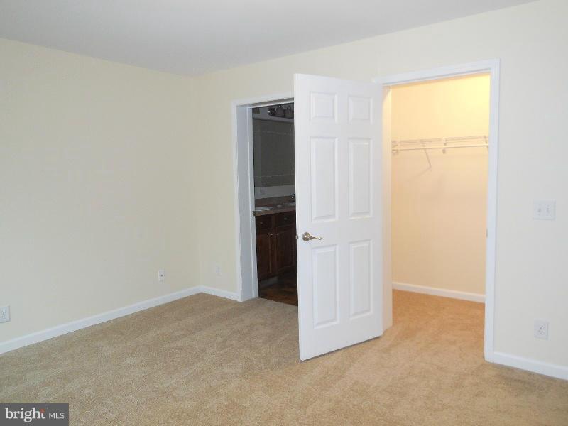 TWIN LAKES EAST - Residential