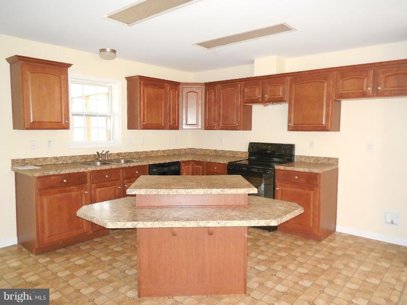 TWIN LAKES EAST - Residential