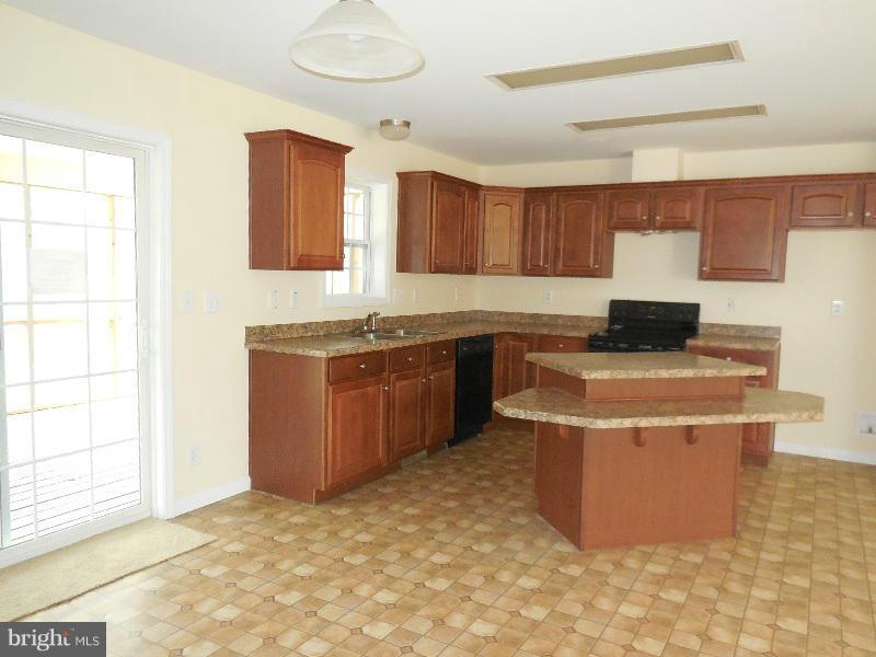 TWIN LAKES EAST - Residential