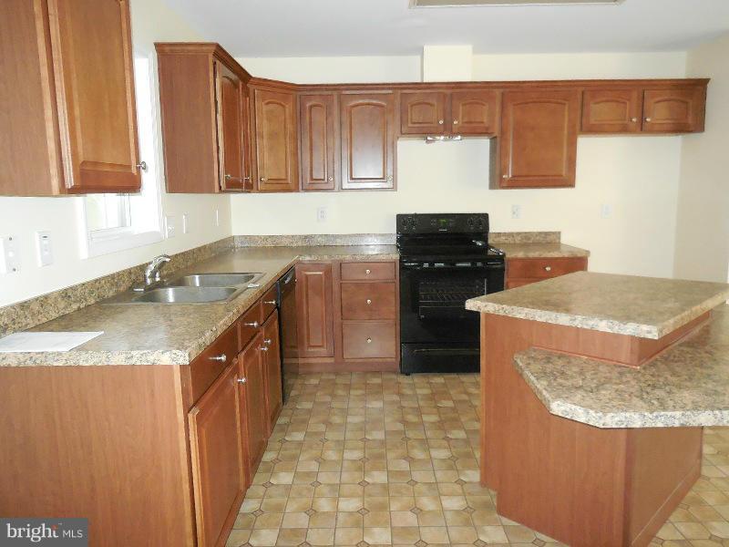 TWIN LAKES EAST - Residential