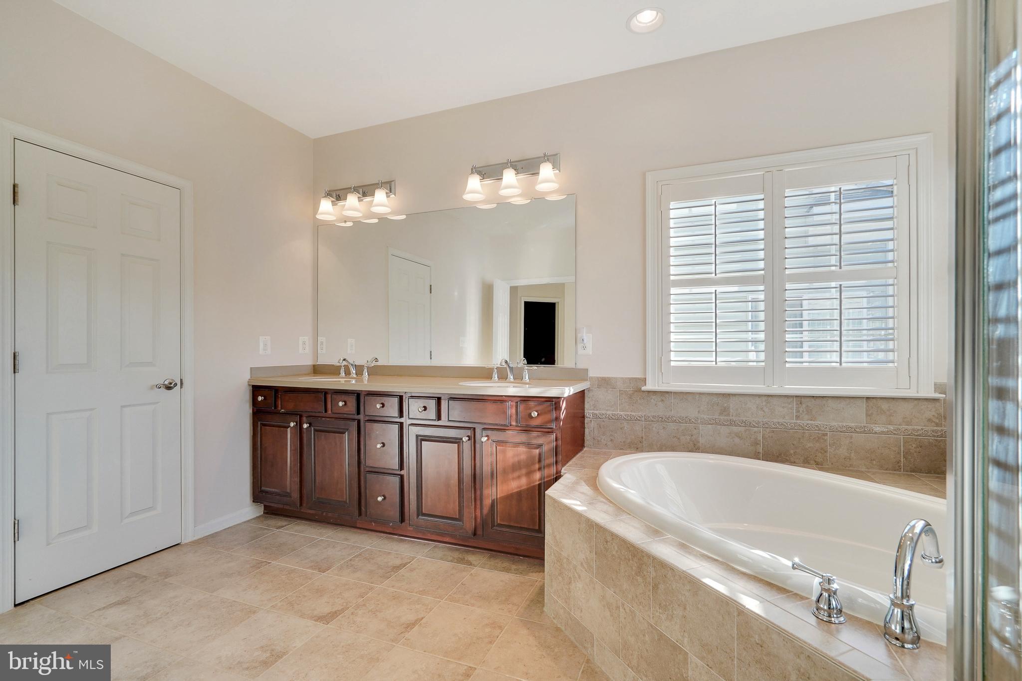 NORTHAMPTON - Residential