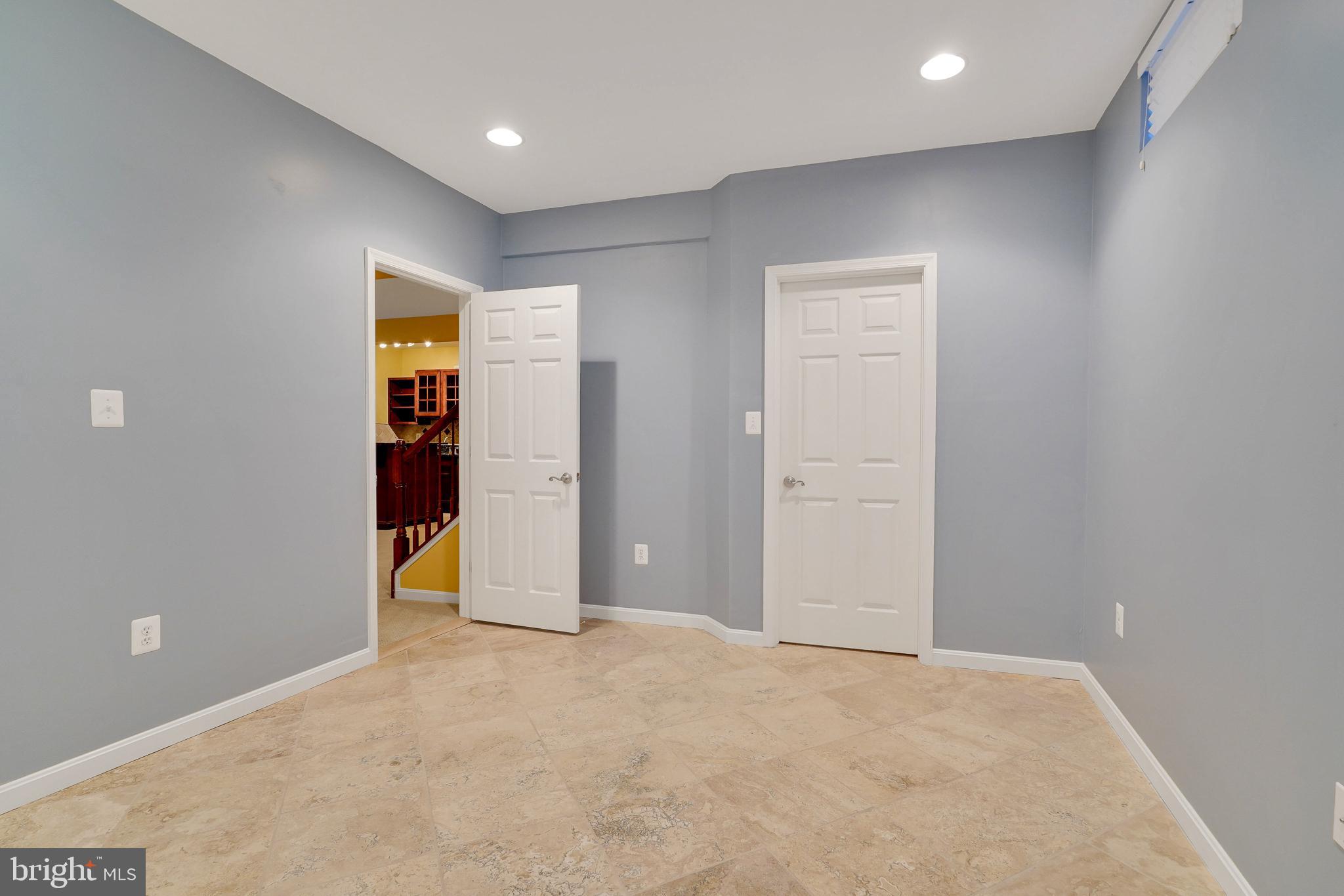 NORTHAMPTON - Residential