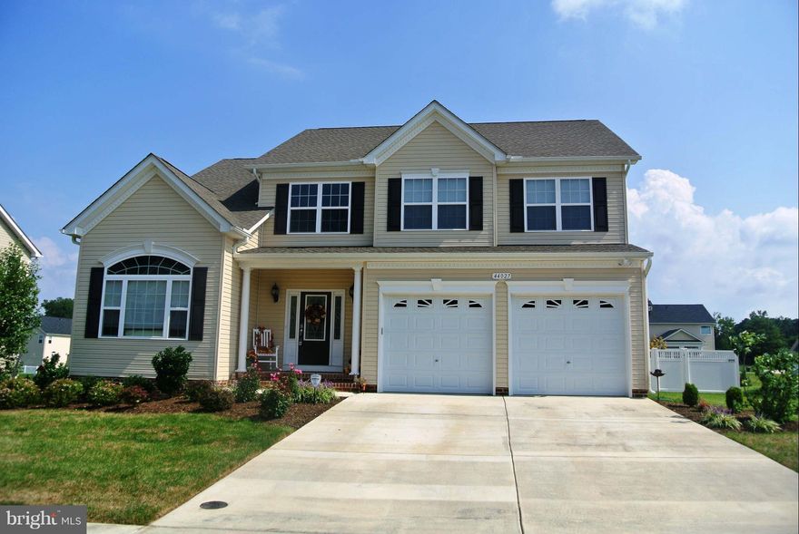 WHY WAIT FOR NEW CONSTRUCTION...THIS BEAUTIFULLY APPOINTED ASHFORD HAS EVERYTHING PLUS....CUSTOM BALI BLINDS, NO MAINTENANCE VINYL FENCED BACKYARD, STORAGE SHED, DECK & LANDSCAPING IN PLACE FOR PRIVACY. BEAUTIFUL HARDWOOD FLOORS ON MOST OF FIRST FLOOR, GAS FIREPLACE, UPGRADED KITCHEN W/LARGER ISLAND, GRANITE COUNTERS. MASTER SUITE HAS 2 WALK-IN CLOSETS, HUGE SHOWER, SOAKING TUB & 2 VANITIES.