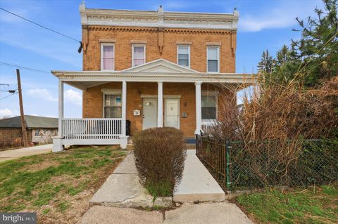 Townhouse For Sale - 15 S Front Street<br/> DARBY, PA 19023