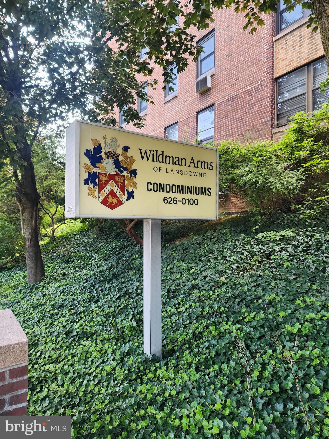 Welcome to the Wildman Arms. Well maintained 1 bedroom unit features large living room, dining area bedroom, kitchen and closets galore! Original beautiful parquet floors add to the charm of this unit. Lots of recent upgrades include new plumbing in the bathroom, new stove and refrigerator, newer built in large capacity air conditioning unit and fresh paint .
Beautiful pool and grounds, community room, large modern laundry room and exercise room are included.
Close to public transportation, shopping and wonderful community activities.
Pack your bags, this unit is move in ready!!
Move in requires capital contribution of 5 months HOA $1480.00