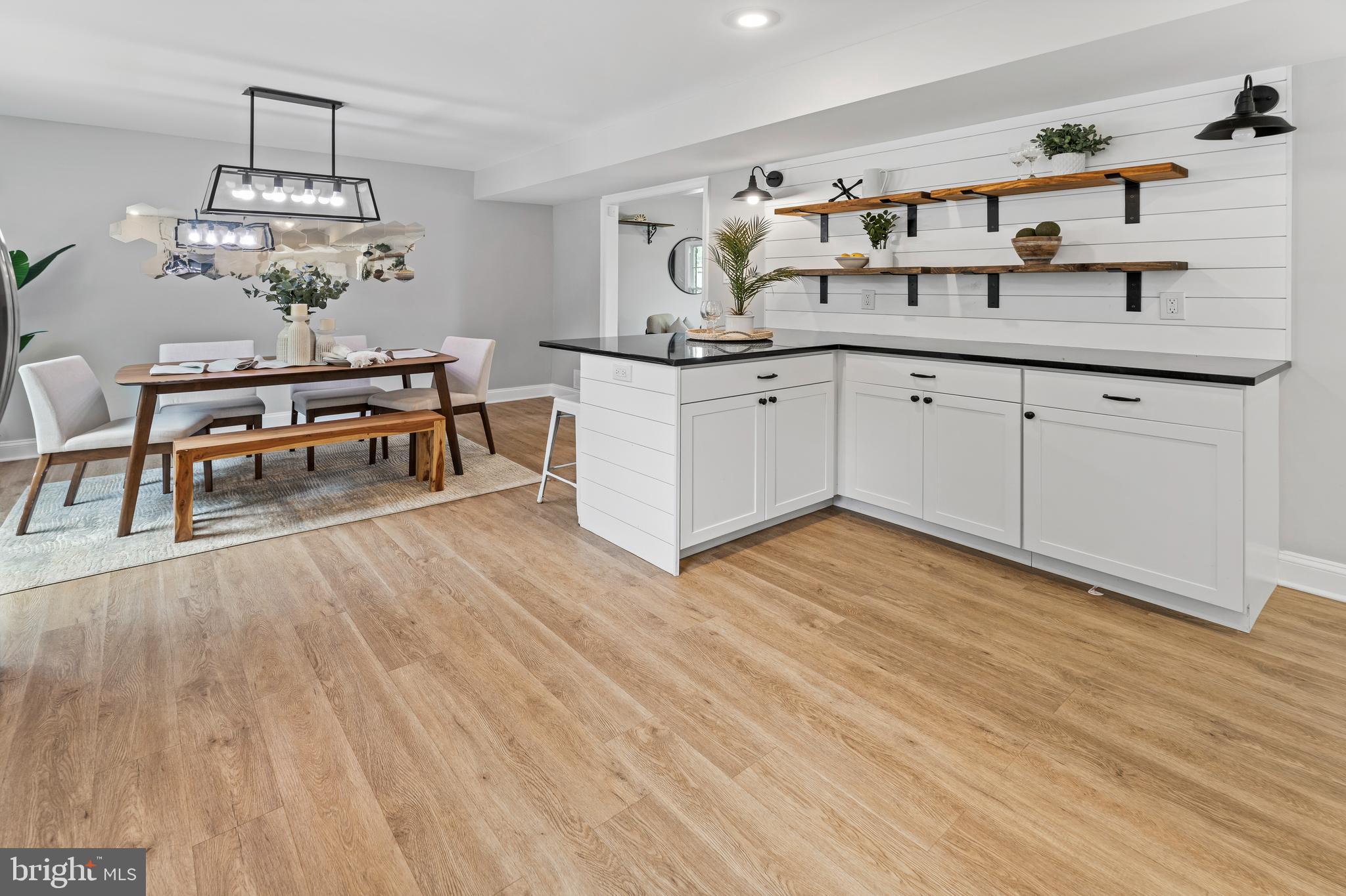 FOUR SEASONS ESTATES - Residential