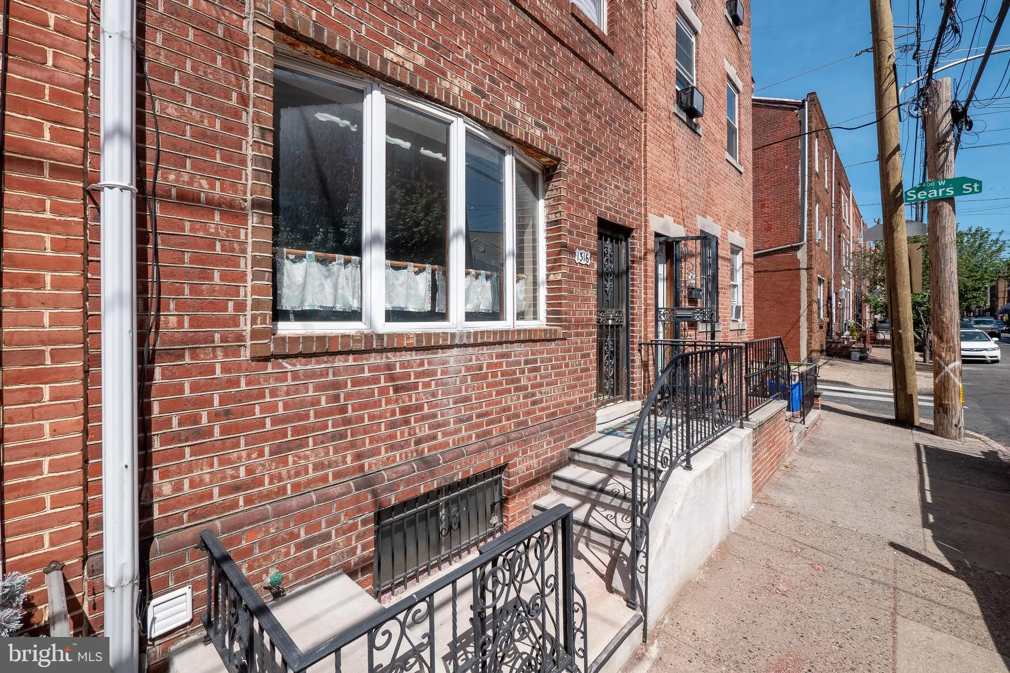 Philadelphia, Pennsylvania 19147, United States, 4 Bedrooms Bedrooms, ,2 BathroomsBathrooms,Residential,Contingent,123059