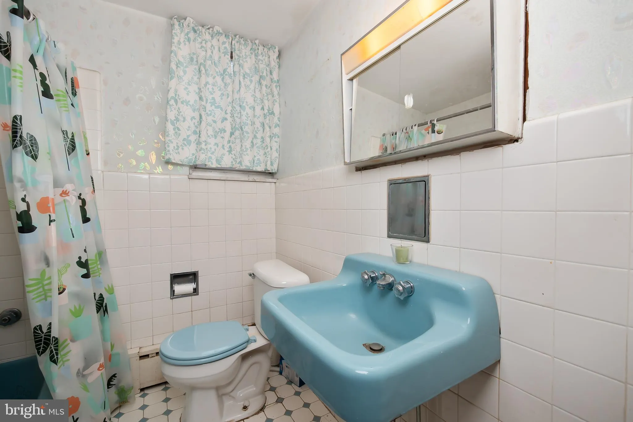 Philadelphia, Pennsylvania 19147, United States, 4 Bedrooms Bedrooms, ,2 BathroomsBathrooms,Residential,Contingent,123059