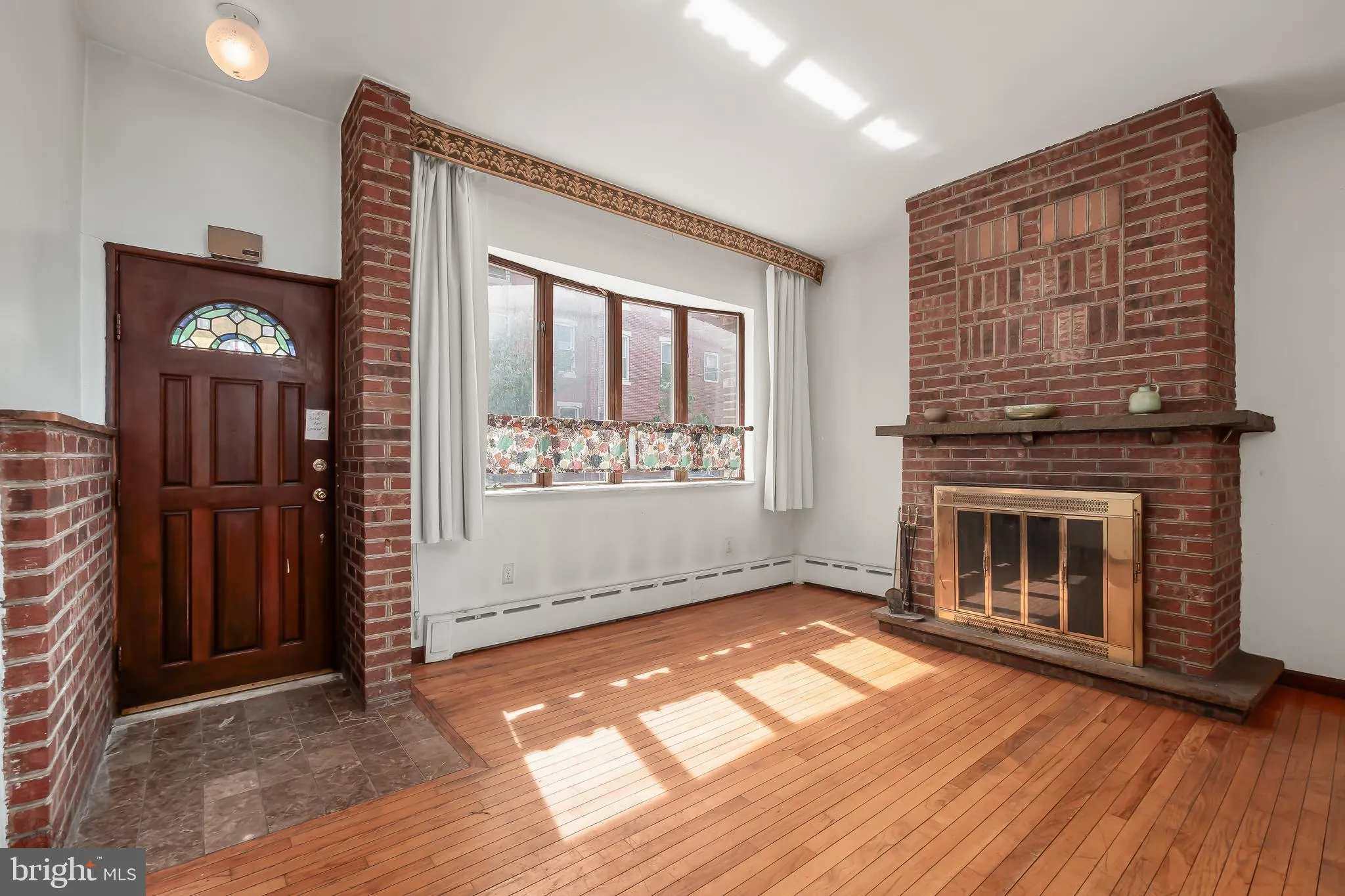 Philadelphia, Pennsylvania 19147, United States, 4 Bedrooms Bedrooms, ,2 BathroomsBathrooms,Residential,Contingent,123059