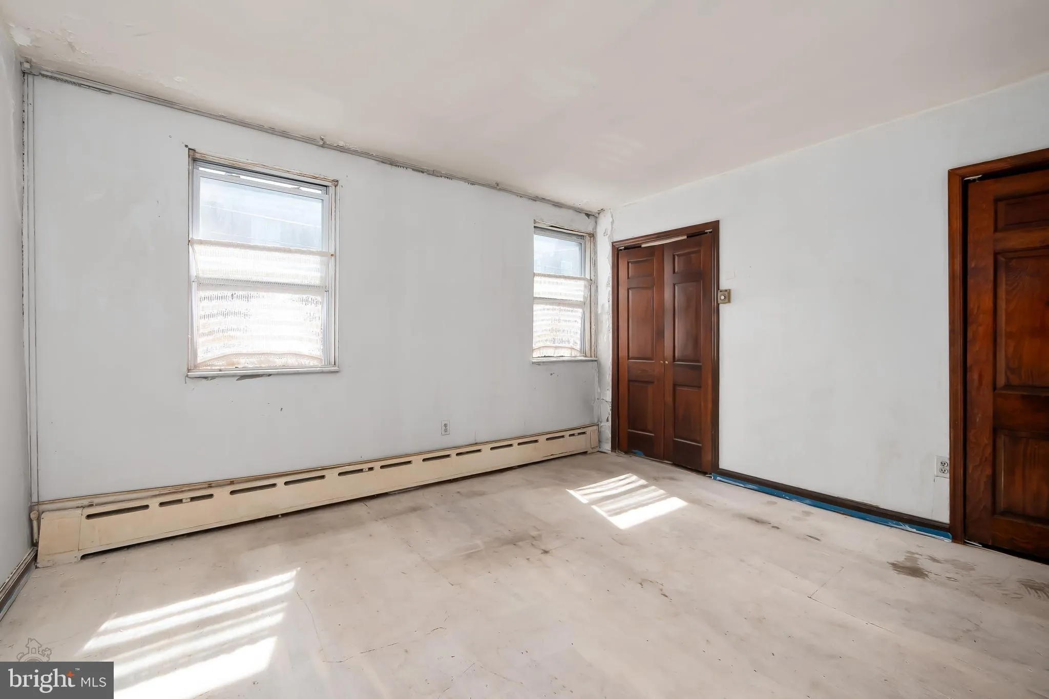 Philadelphia, Pennsylvania 19147, United States, 4 Bedrooms Bedrooms, ,2 BathroomsBathrooms,Residential,Contingent,123059