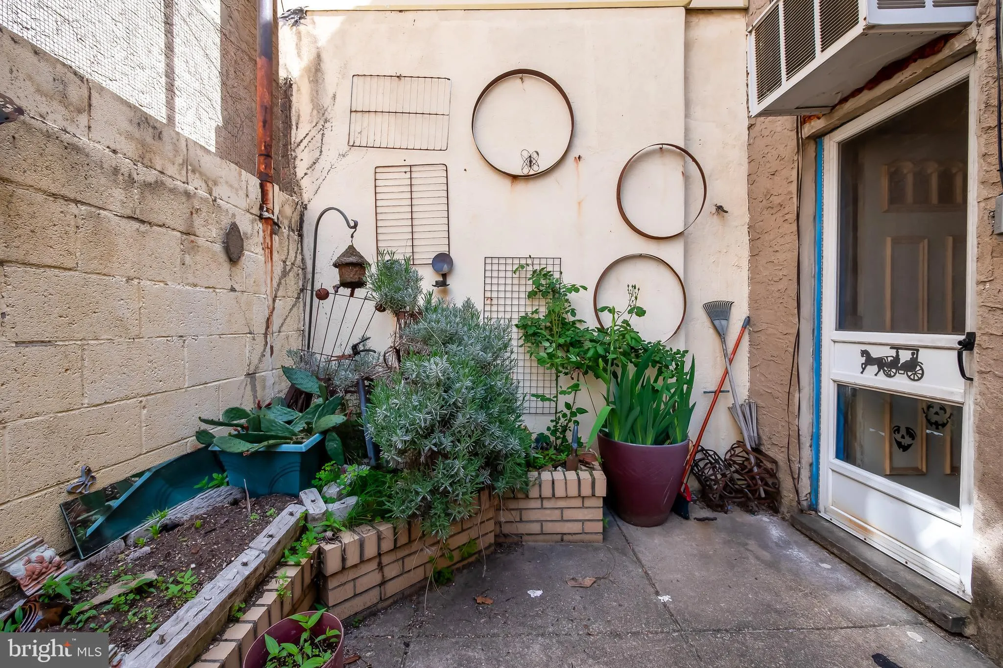 Philadelphia, Pennsylvania 19147, United States, 4 Bedrooms Bedrooms, ,2 BathroomsBathrooms,Residential,Contingent,123059