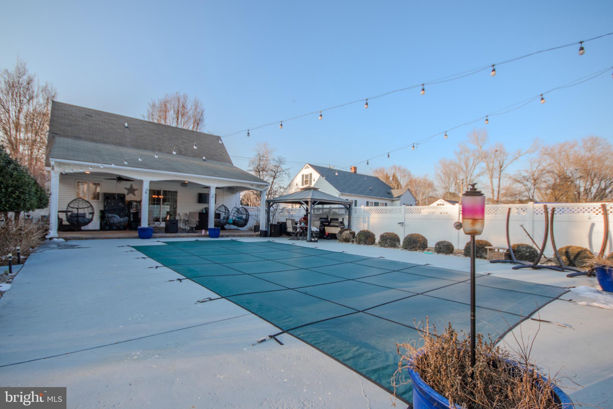 CAMDEN AVE. - Residential