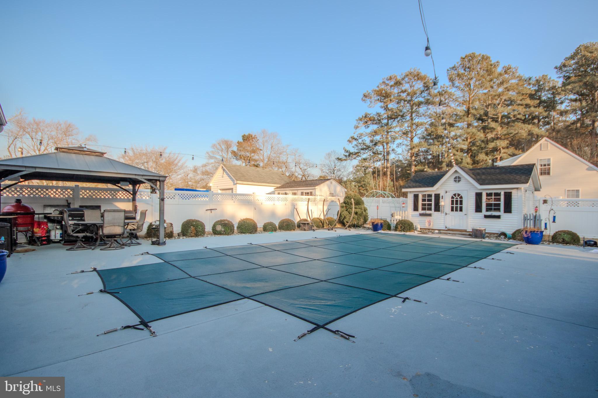 CAMDEN AVE. - Residential