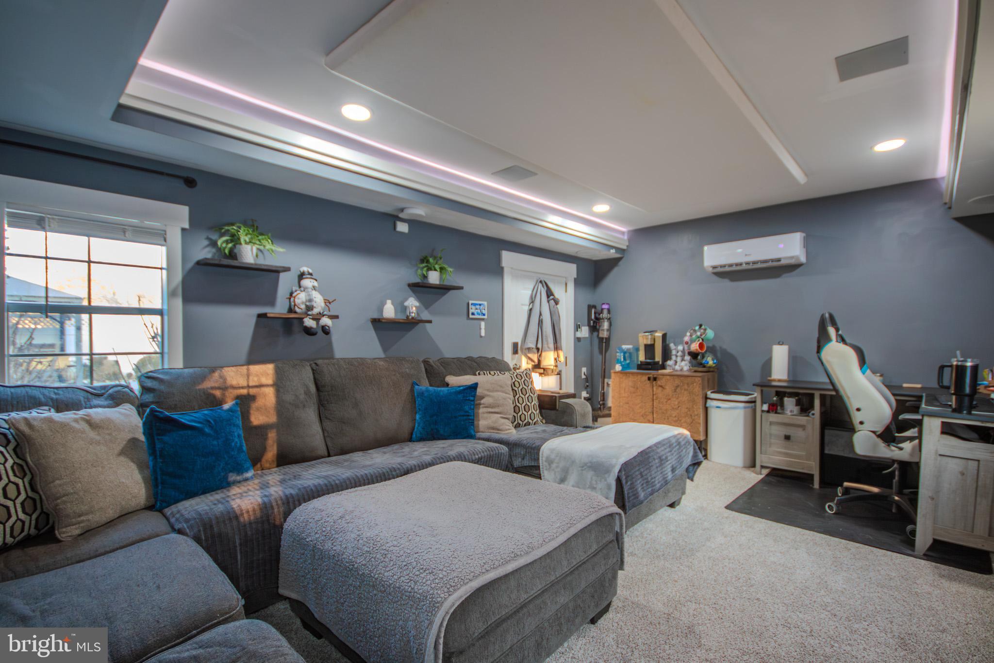 CAMDEN AVE. - Residential