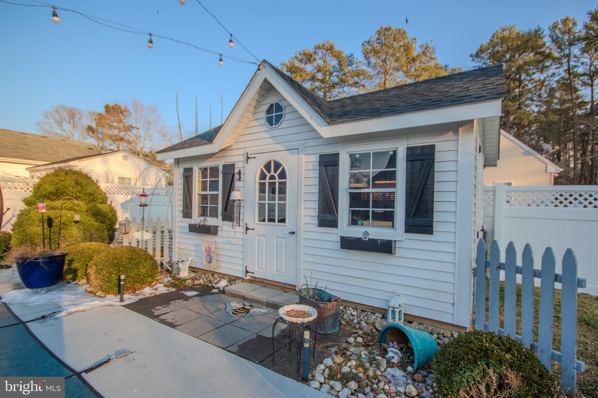 CAMDEN AVE. - Residential