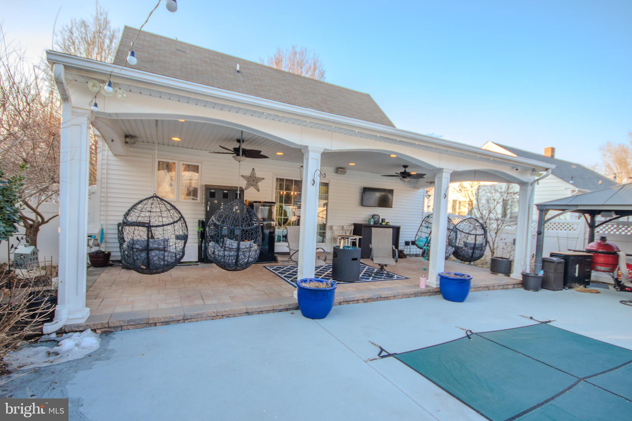 CAMDEN AVE. - Residential